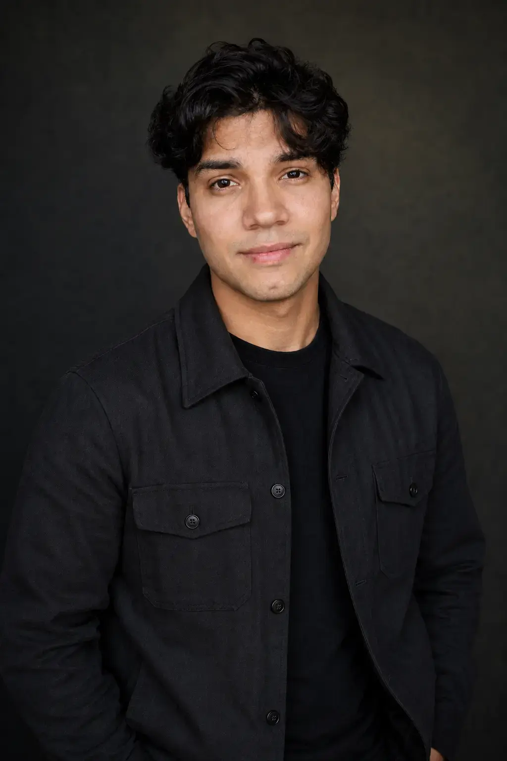 Alfonzo Vargas sonriendo, disponible para conversar sobre un proyecto web